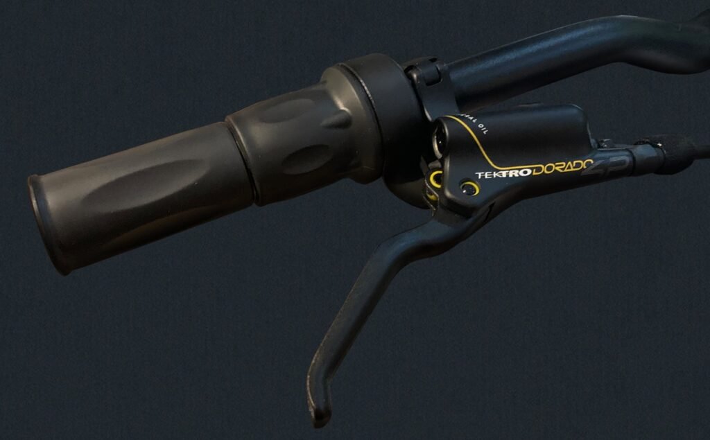 enduro-ebike-half-twist-throttle